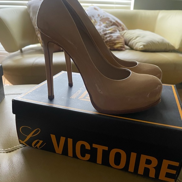 Pour La Victoire Nude Stiletto Pump - Picture 5 of 5